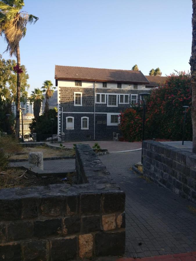 פינה שקטה דקה הליכה לכנרת והטיילת Tiberíades Exterior foto